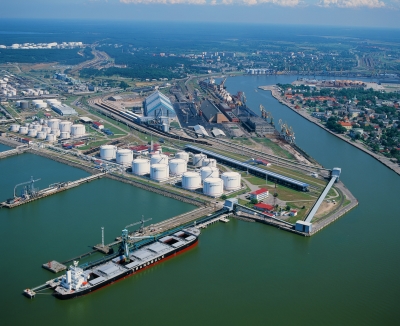 Ventspils brīvostas kravu apgrozījums 2015.gada pirmajos četros mēnešos 9,9 miljoni tonnu